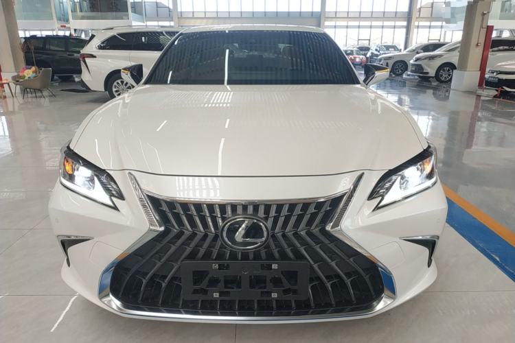 Used Lexus ES 2023 200 Excellence Edition

