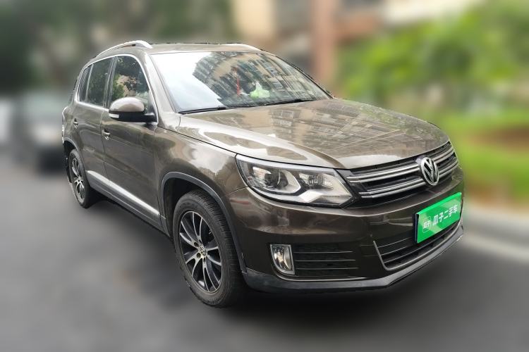 Used Volkswagen Tiguan 2013 1.8 TSI Automatic All-Wheel Drive Luxury Model Front Right 45 Deg