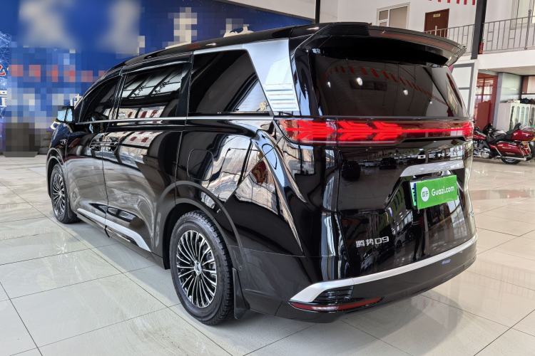 Used Denza D9 2025 DM-i Intelligent Drive 1020 Four-Wheel Drive Flagship Model
