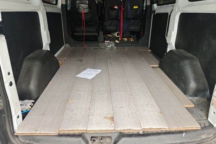 Used Ford Transit 2019 2.0T Diesel Multi-Purpose Commercial Vehicle Short Wheelbase Low Roof 6-Seater China VI Standard