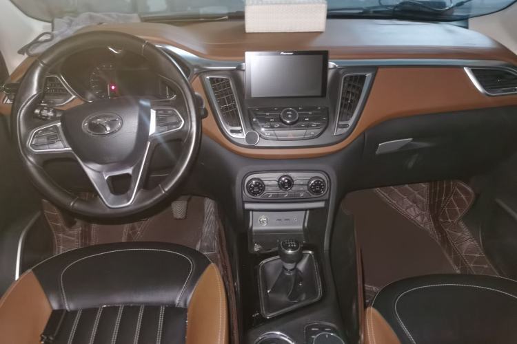 Used Soueast DX7 2017 1.5T Manual Luxury Model Interior 2