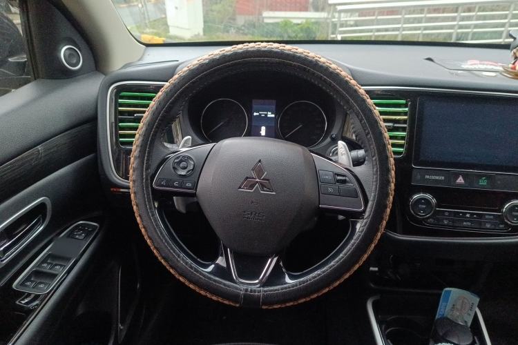 Used Mitsubishi Outlander 2019 2.4L 4x4 Zhi Xiang Edition 5 Seats China VI Standard Steering Wheel