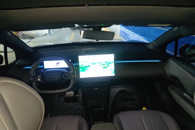 Used Lynk & Co Z20 2025 530 km Range Rear-Wheel Drive Pro Center Console