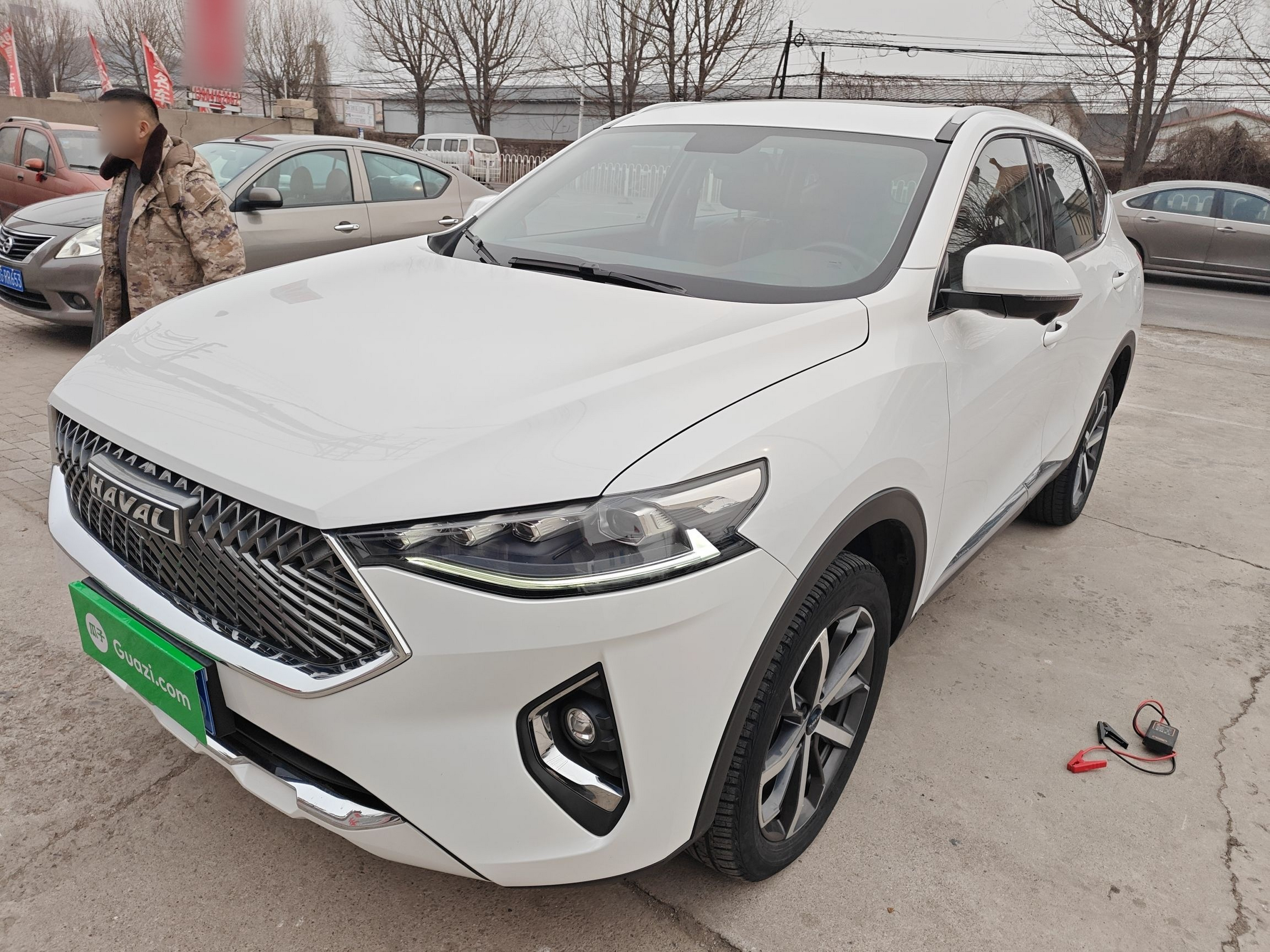 Под передней частью автомобиля