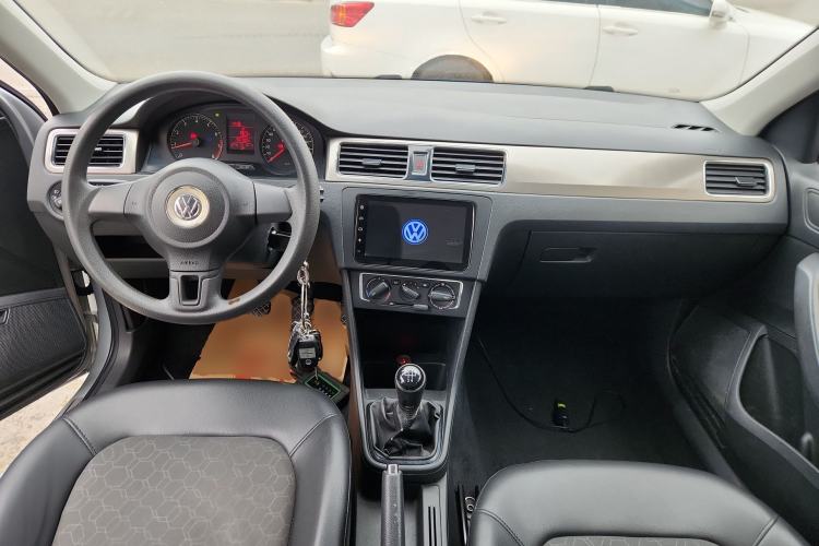 Used Volkswagen Santana 2015 1.6L Manual Comfort Edition Center Console