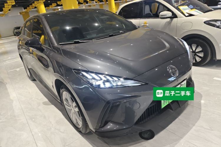 Used MG 4 EV 2022 425 km Luxury Edition Front Right 45 Deg