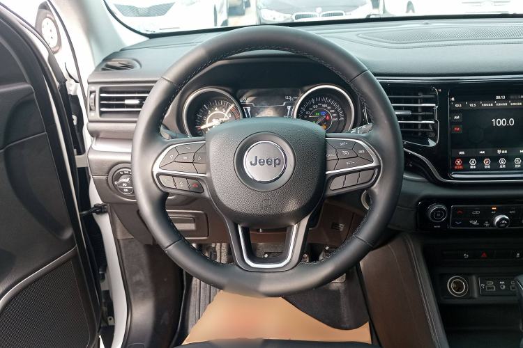 Used Jeep Commander 2018 2.0T Two-Wheel Drive Enjoyment Version China VI Emission Standard
