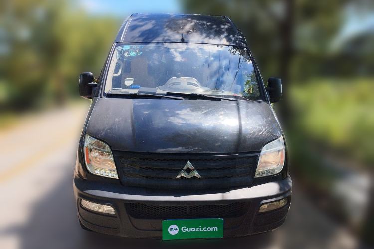 Used SAIC MAXUS Xintu V80 2014 2.5T Aotuntong Short Wheelbase Mid-Roof Model