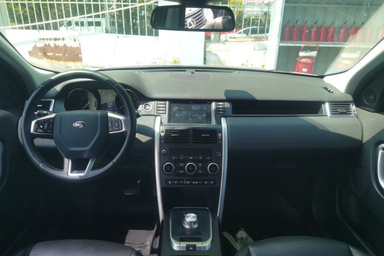 Used Land Rover Discovery Sport 2018 240 PS HSE Version Center Console