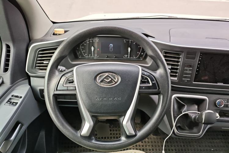 Used SAIC MAXUS Xintu V80 2023 2.0T Manual Classic Aoyuntong Short Wheelbase Ultra-Low Roof 5/6-Seater Steering Wheel