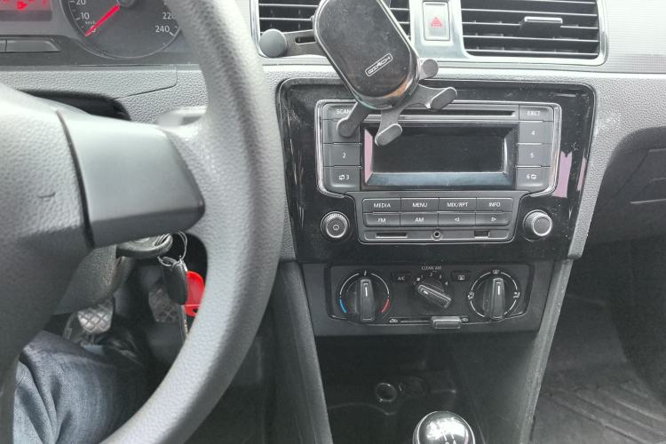 Used Volkswagen Santana 2015 1.6L Manual Fashion Edition Center Console