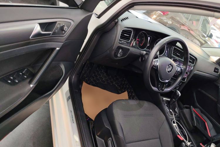 Used Volkswagen Golf 2019 1.8TSI Travel Edition
