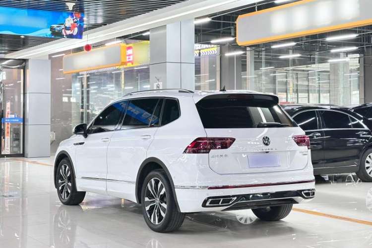 Used Volkswagen Tiguan L 2023 Facelift 380TSI Automatic All-Wheel Drive R-Line Flagship 7-Seater
