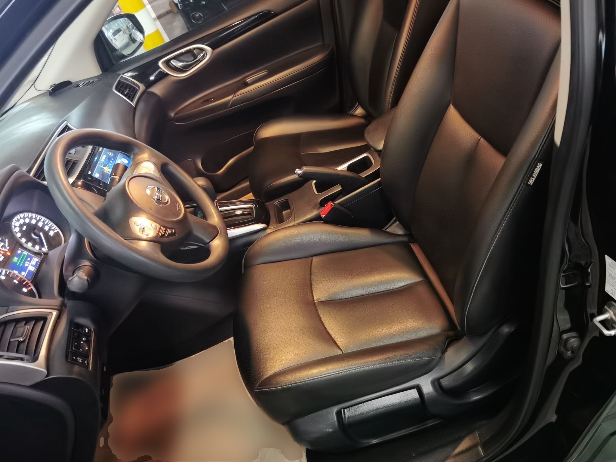 Переднее сиденье в автомобиле