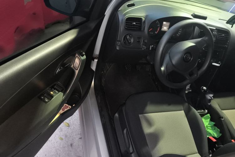 Used Volkswagen Polo 2014 1.4L Manual Fashion Edition