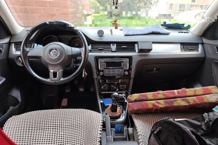 Used Volkswagen Bora 2014 1.6L Manual Comfort Model Center Console
