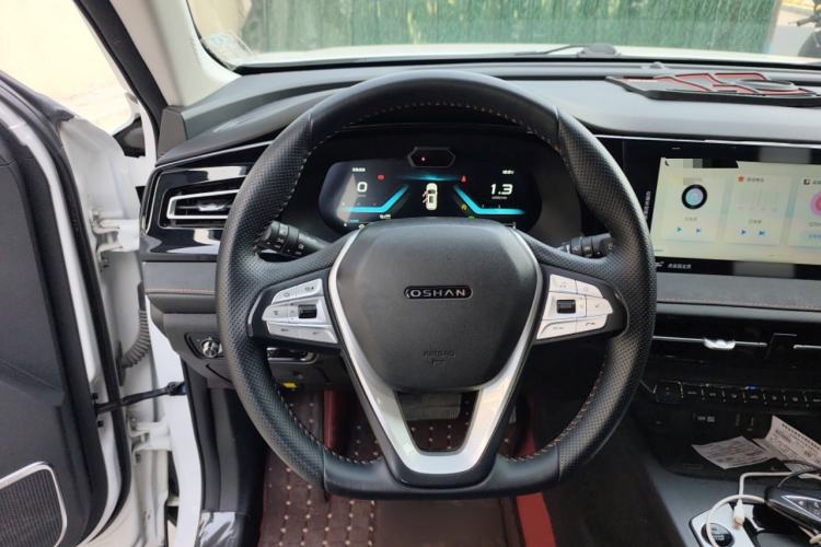 Used CHANGAN OSHAN X7 PLUS 2022 1.5T Blue Whale Edition Automatic Geeker Navigation Model Steering Wheel