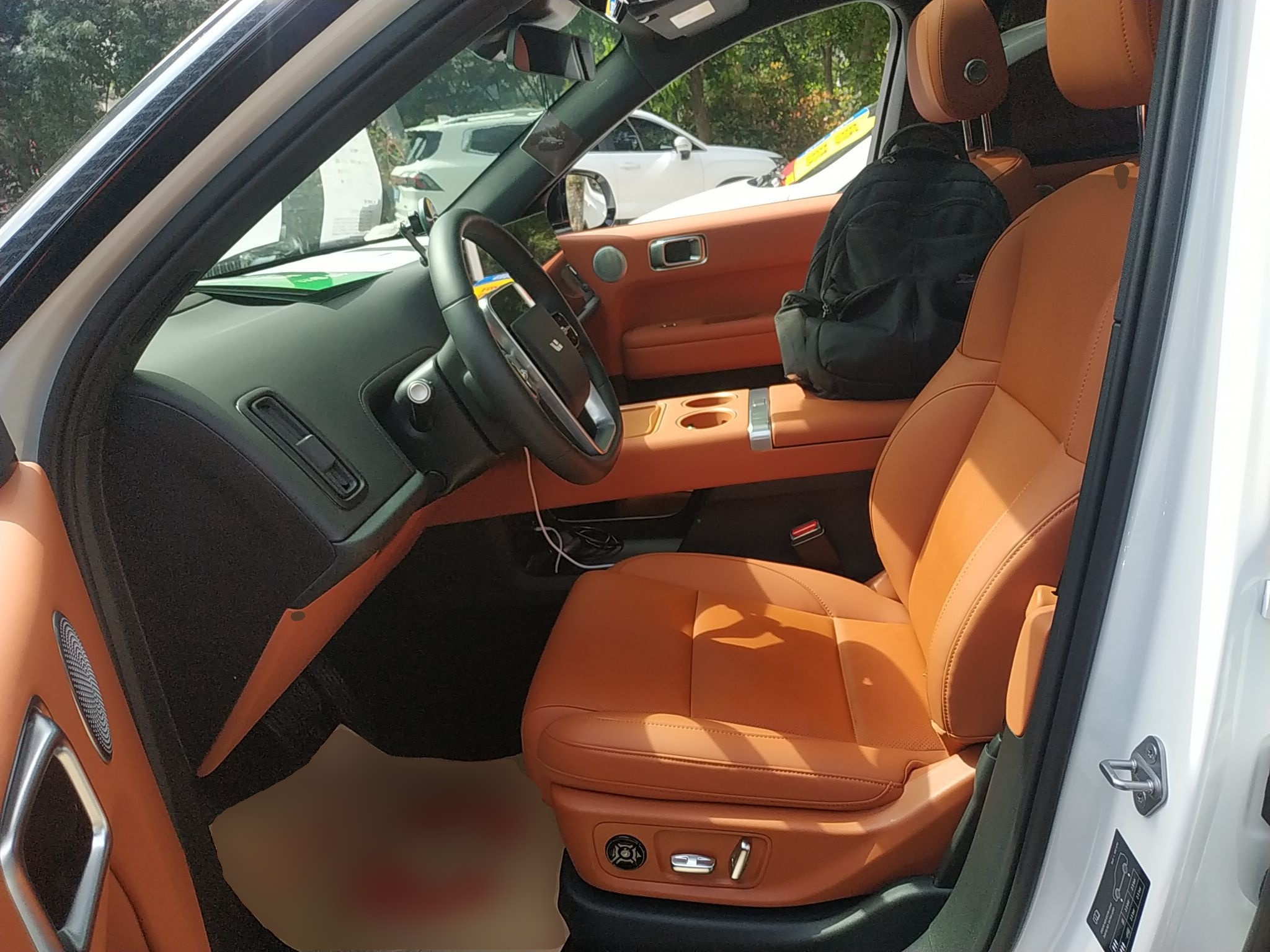 Переднее сиденье в автомобиле