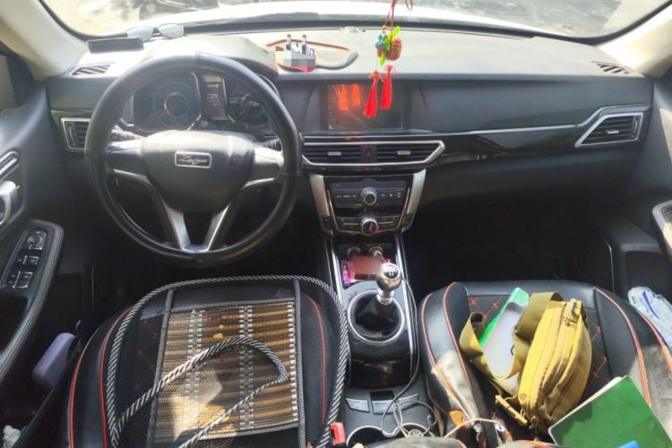 Used Zotye Domy X5 2016 1.5T Manual Elite 7-Seater China V Standard Center Console