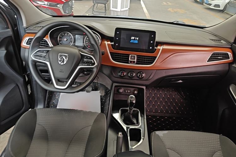 Used Baojun 730 2019 1.5L Manual Fashion Model 7-seater National V
