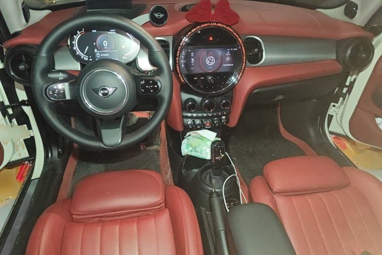 Used MINI MINI 2023 1.5T COOPER Artist Five-Door Edition
