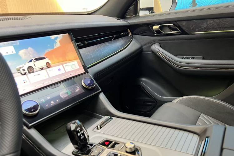 Used Lynk & Co 09 2021 2.0T Halo Six-Seater