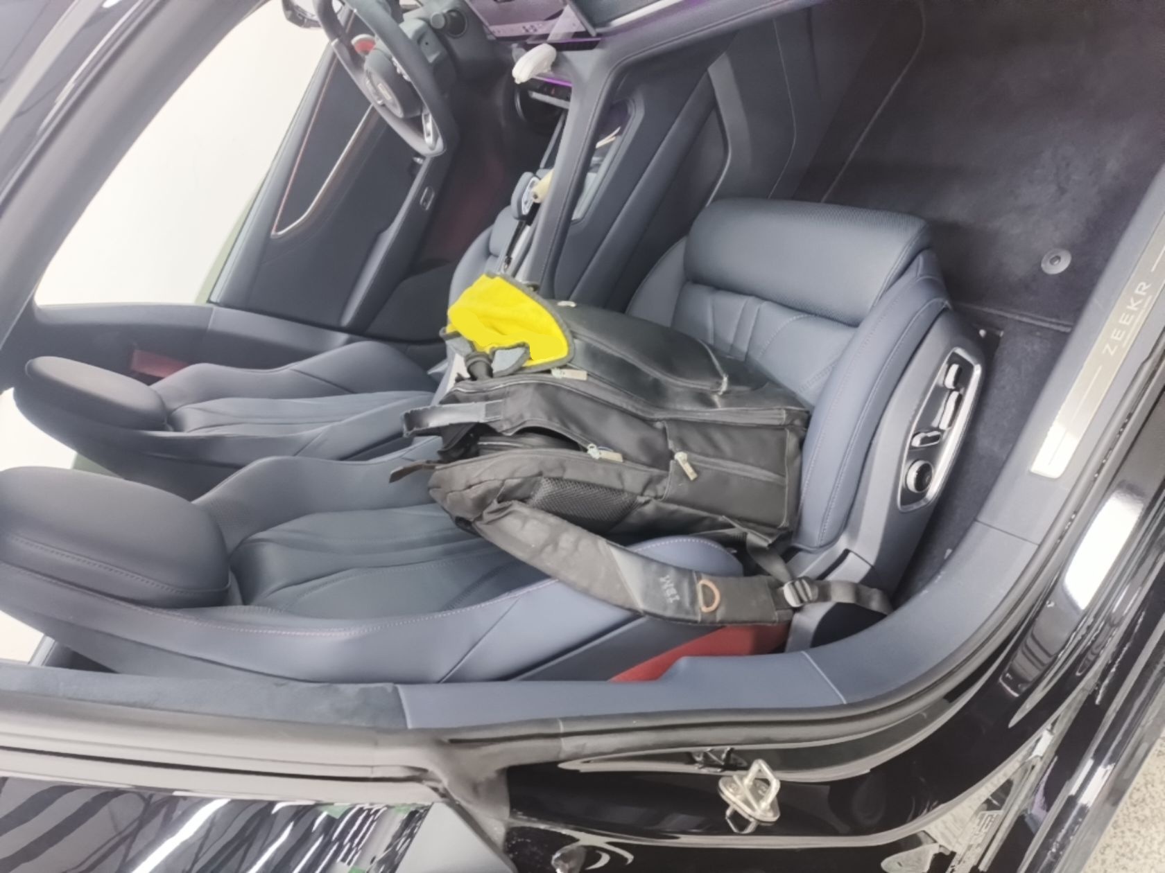 Zeekr 001 2026 95° All-Wheel-Drive Max Edition — снимка 19