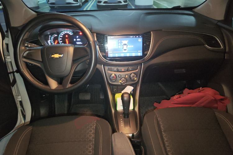Used Chevrolet Trax 2017 1.4T Automatic Two-Wheel Drive Comfort Version Center Console