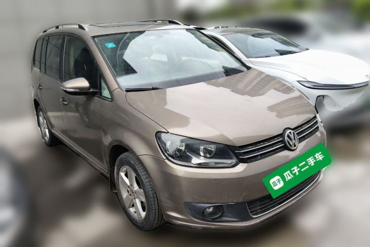 Used Volkswagen Touran 2015 1.4T DSG Comfort Edition 5 Seats Front Right 45 Deg