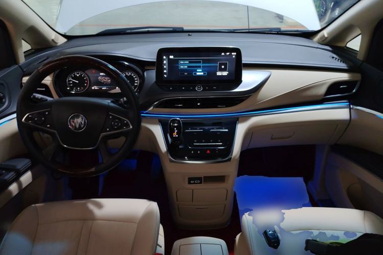 Used Buick GL8 2023 Facelifted Land Cruiser Executive Luxury Version
