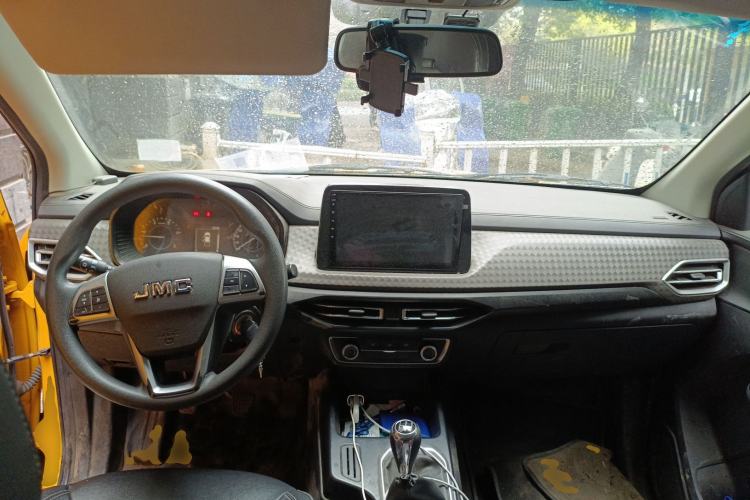 Used JMC Baodian 2020 2.5T Diesel Two-Wheel Drive Comfort Edition Standard Wheelbase JX4D25A6L Center Console