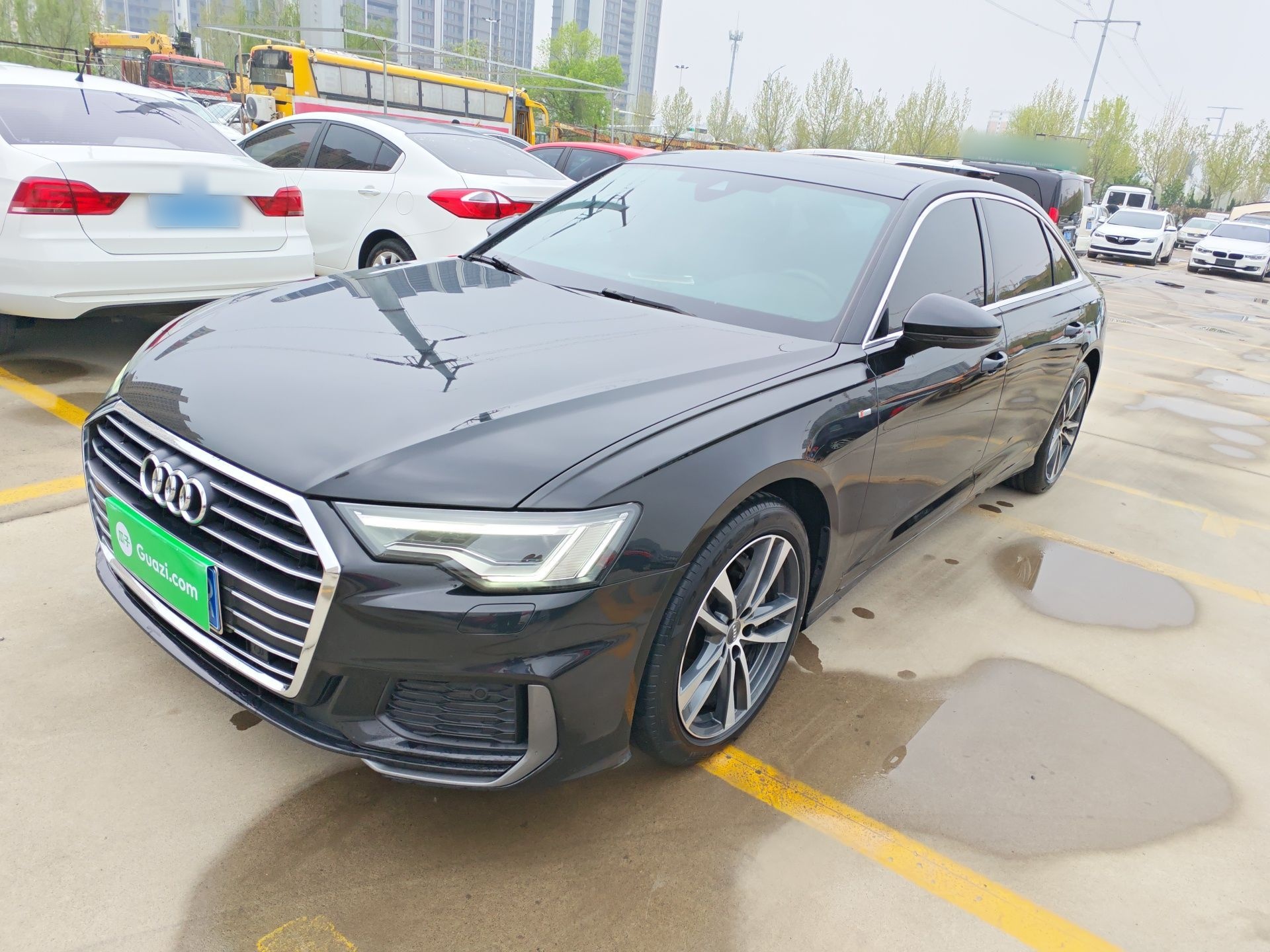 Под передней частью автомобиля