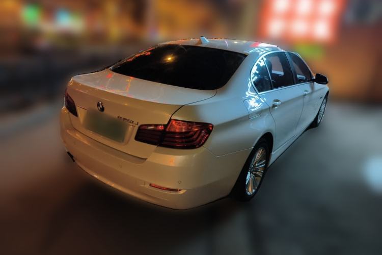 Used BMW 5 Series 2014 525Li Leading Model
