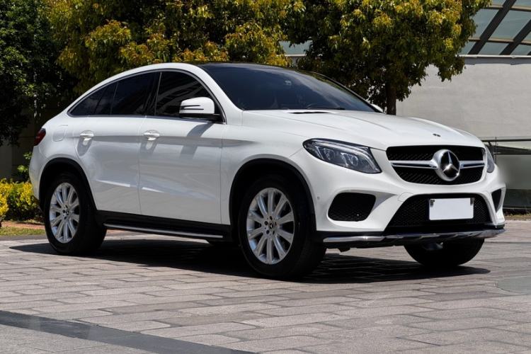 Used Mercedes-Benz GLE Coupe 2017 GLE 320 4MATIC Coupe SUV Exterior 2