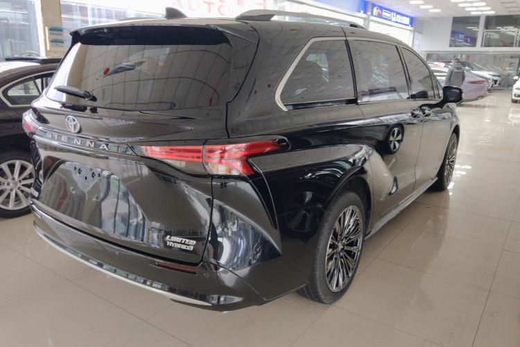 Used Toyota Sienna 2021 2.5L Hybrid Premium Edition

