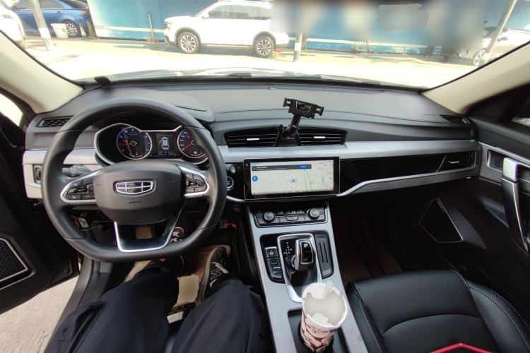 Used Geely Auto Emgrand X7 Sport 2021 Million Edition 1.8TD DCT Two-Wheel Drive Comfort Model Center Console