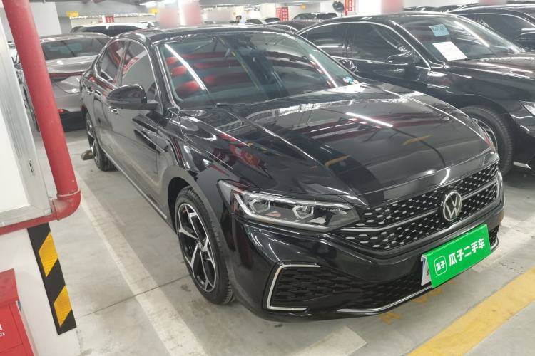 Used Volkswagen Passat 2023 Restyled 330TSI Starry Luxury Edition Front Right 45 Deg