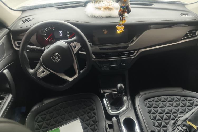 Used Changan CS35PLUS 2021 Revised Version Glory Million Edition 1.6L Manual Luxury Edition
