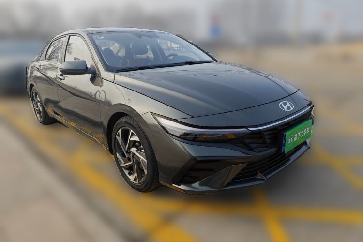 Used Hyundai Elantra 2023 1.5L CVT LUX Prestige Edition Front Right 45 Deg