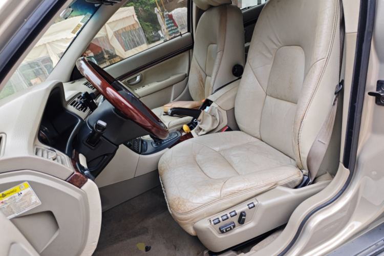 Used Volvo S80 2004 2.5T
