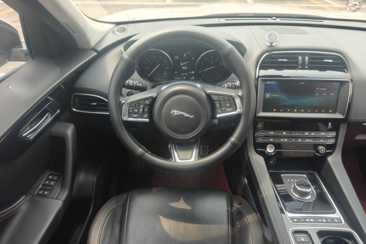 Used Jaguar F-PACE 2019 2.0T Four-Wheel Drive Urban Luxury Edition Steering Wheel