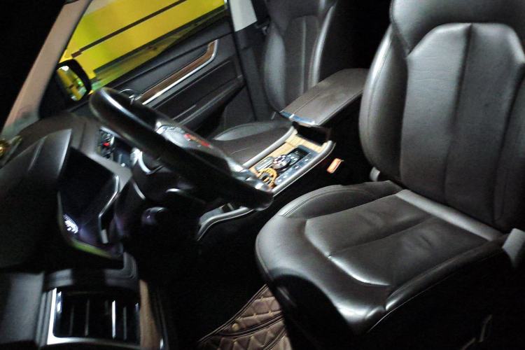 Used Roewe RX8 2018 30T Smart Connectivity Four-Wheel Drive Flagship Edition
