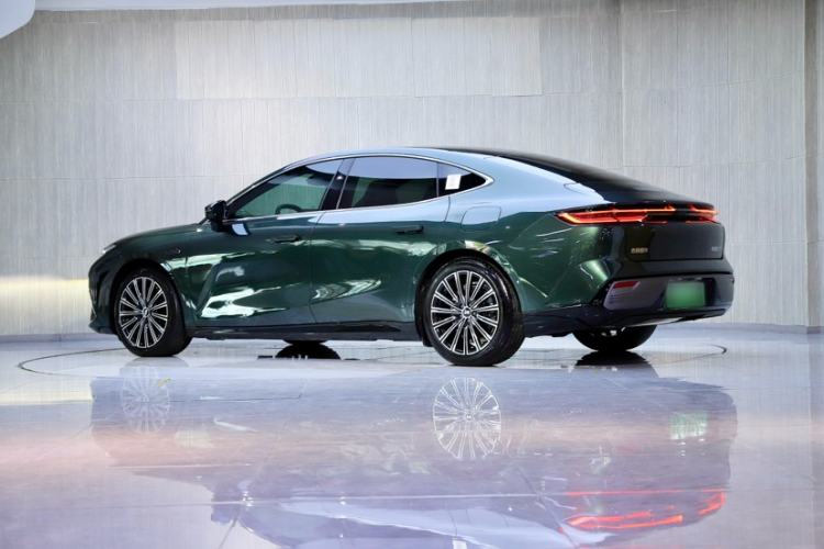 Used Geely Galaxy 8 2025 130km EM-P Starship Edition Exterior 1