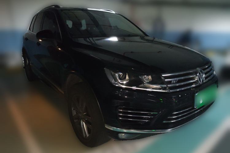 Used Volkswagen Touareg 2017 3.0 TSI R-Line Peak Edition Front Right 45 Deg