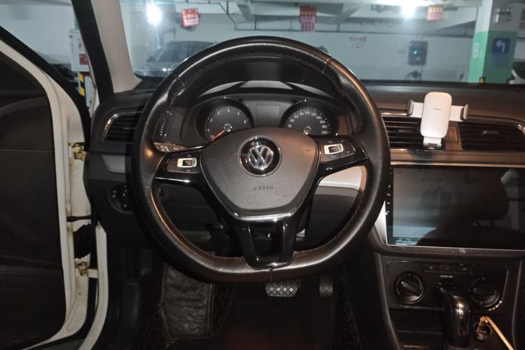 Used Volkswagen Lavida 2017 1.6L Automatic Comfort Edition
