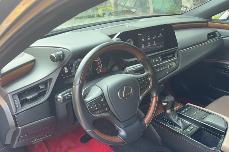 Used Lexus ES 2021 300h Premium Edition
