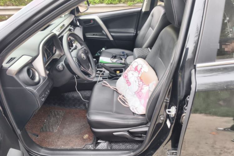 Used Toyota RAV4 2019 2.0L CVT Two-Wheel Drive Luxury Version China VI Standard