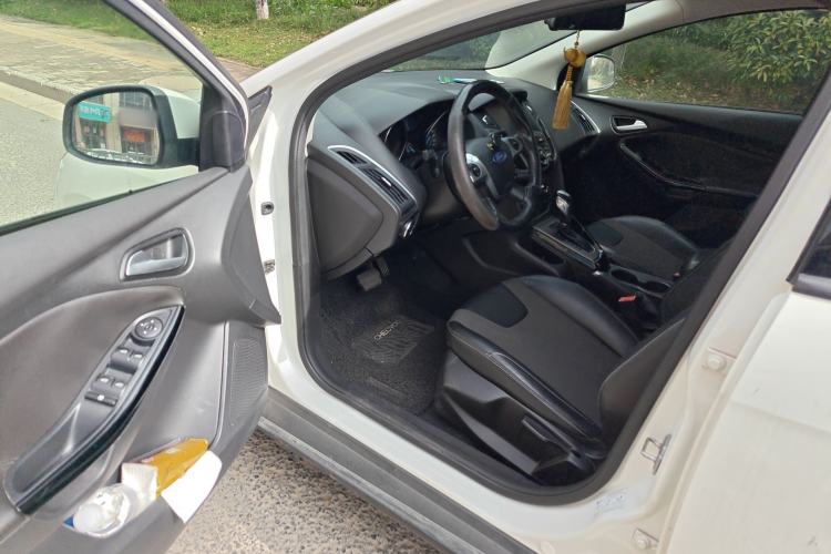 Used Ford Focus 2012 Hatchback 1.6L Automatic Fashion Edition
