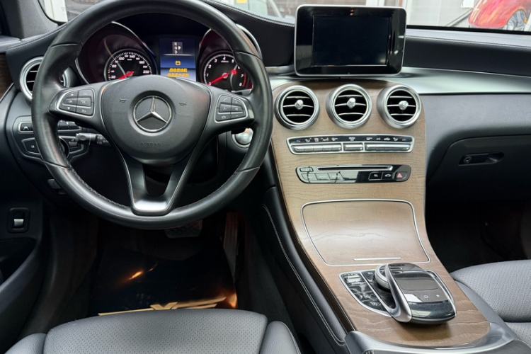 Used Mercedes-Benz GLC 2016 GLC 300 4MATIC Dynamic Model