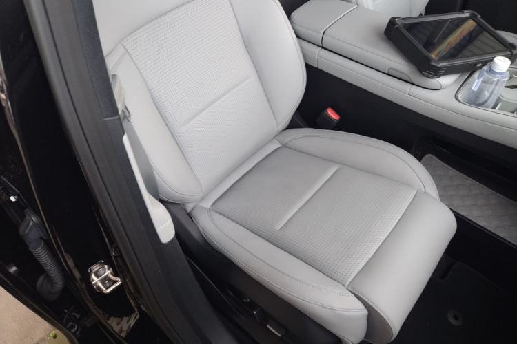 Used Nio ES6 2023 75 kWh Right Front Seat